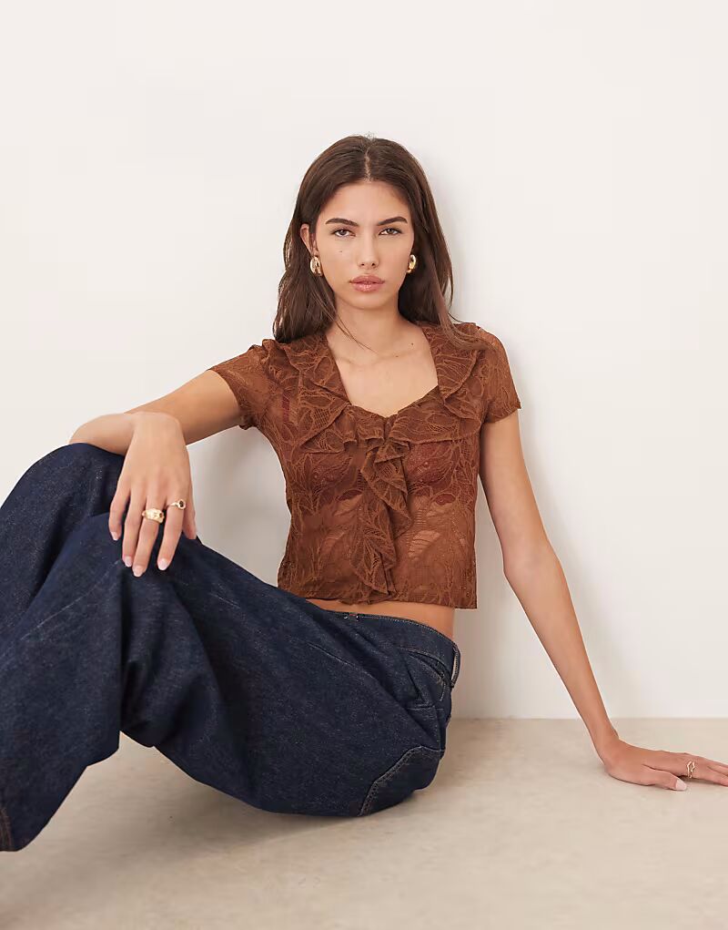 

Топ с фактурным кружевом и оборками спереди шоколадного цвета Asos Design
