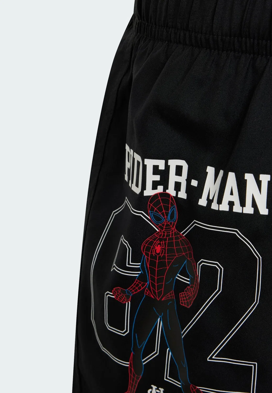 Спортивные брюки Adidas Sportswear Regular Workout Pants Marvel Spider-Man черного цвета — фото 3