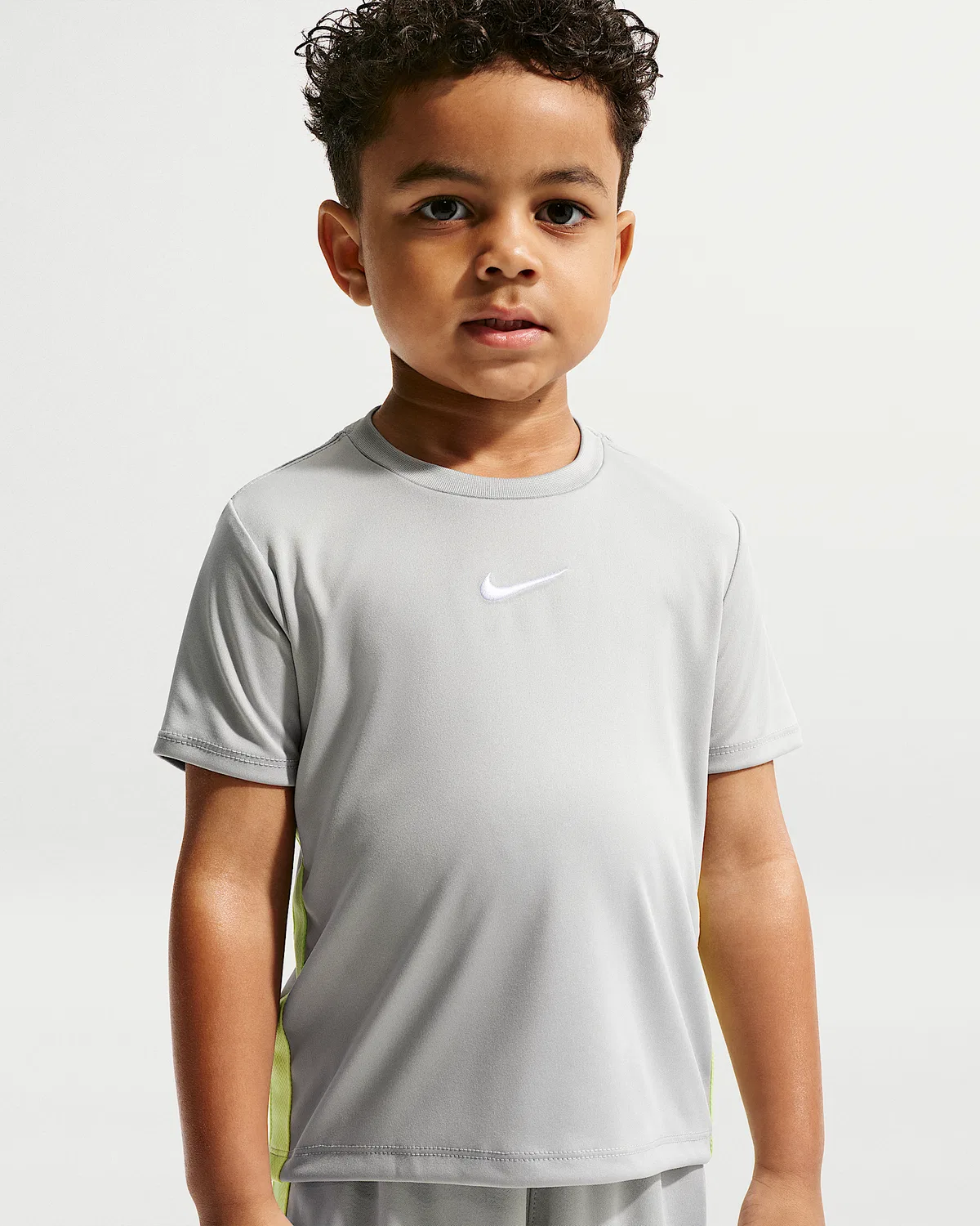 Детский спортивный комплект Nike Toddler Dri-FIT из шорт и футболки, Light Smoke Grey — фото 2