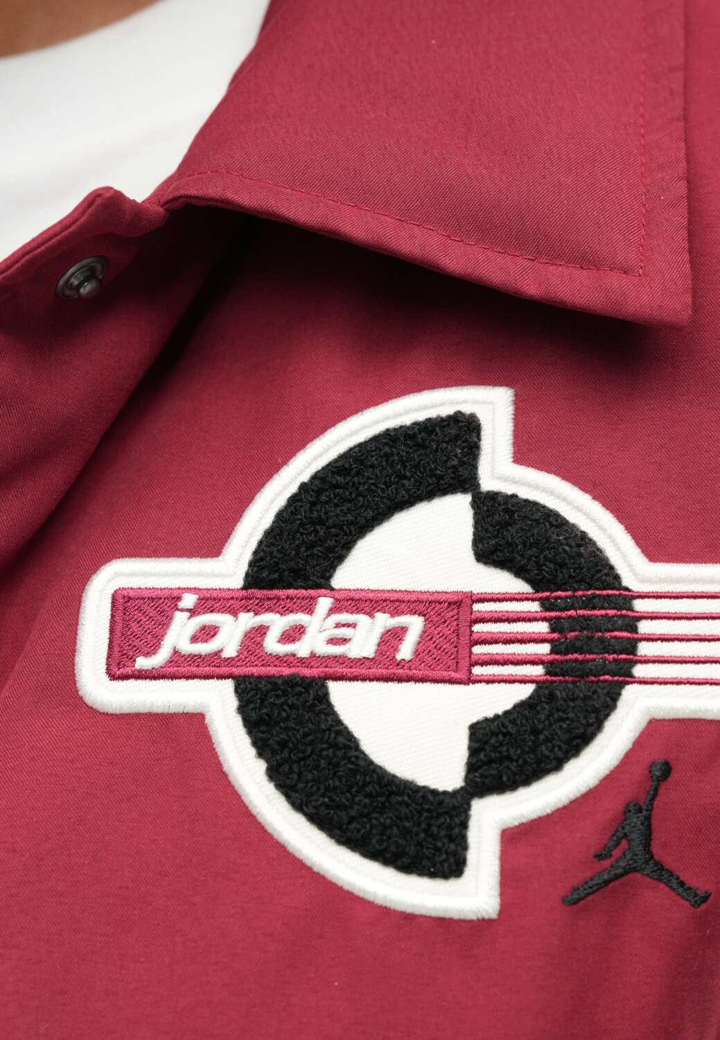 Jordan Куртка межсезонная 'VARSITY' в красном цвете — фото 2
