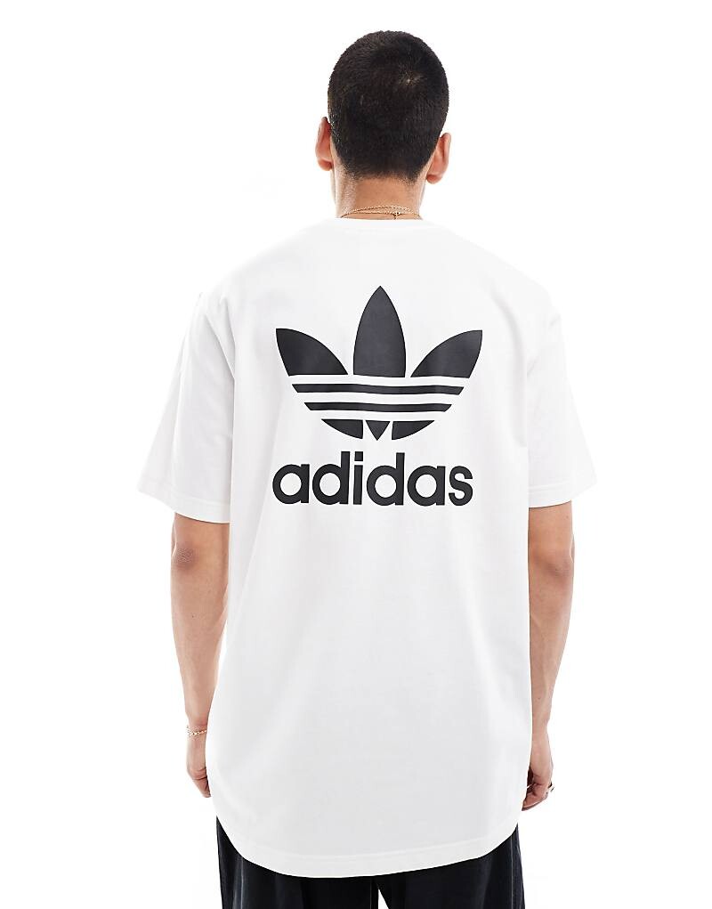 

Белая футболка с логотипом в виде трилистника adidas Originals