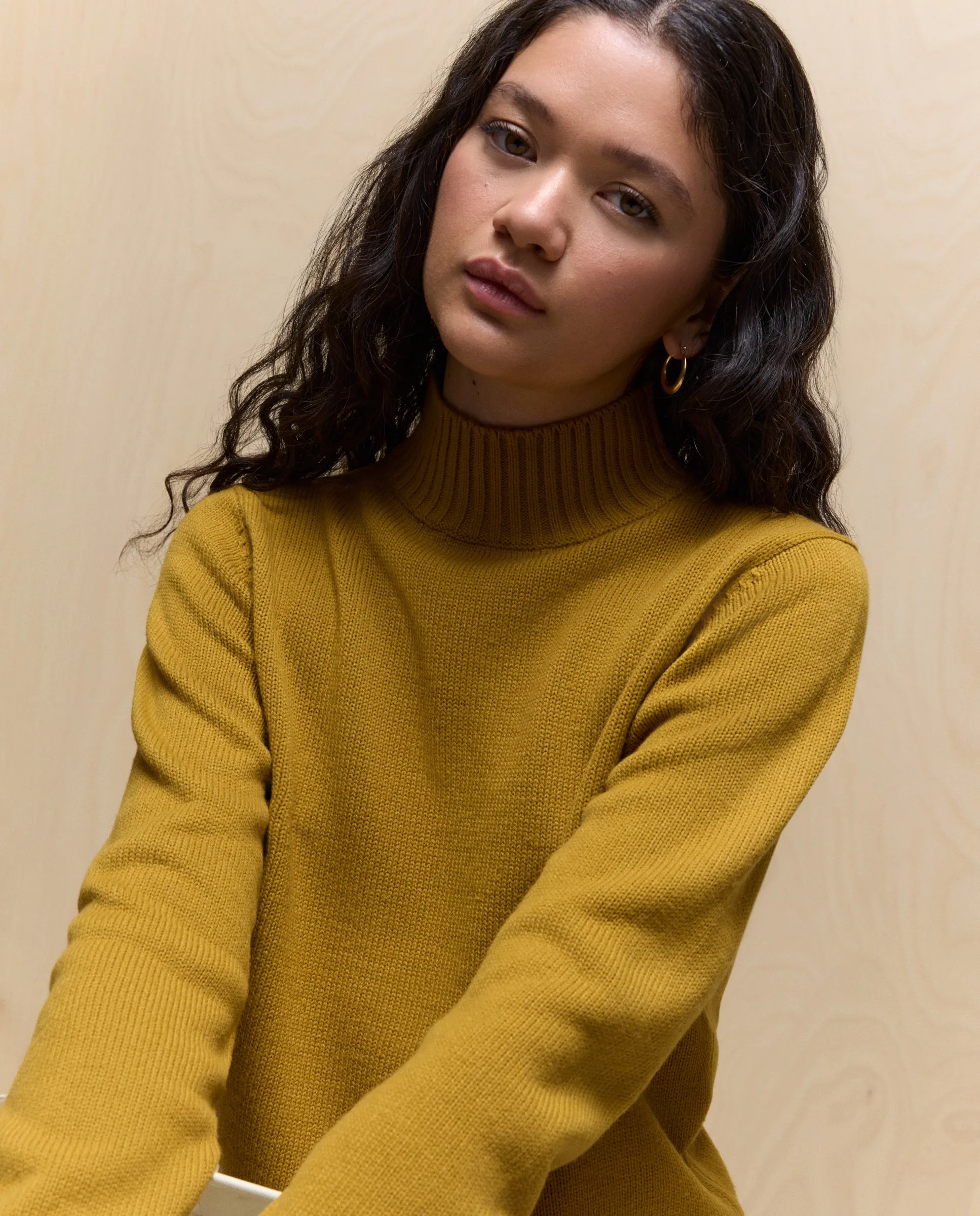 

Женский однотонный свитер с высоким воротником Easy Wear, горчичный