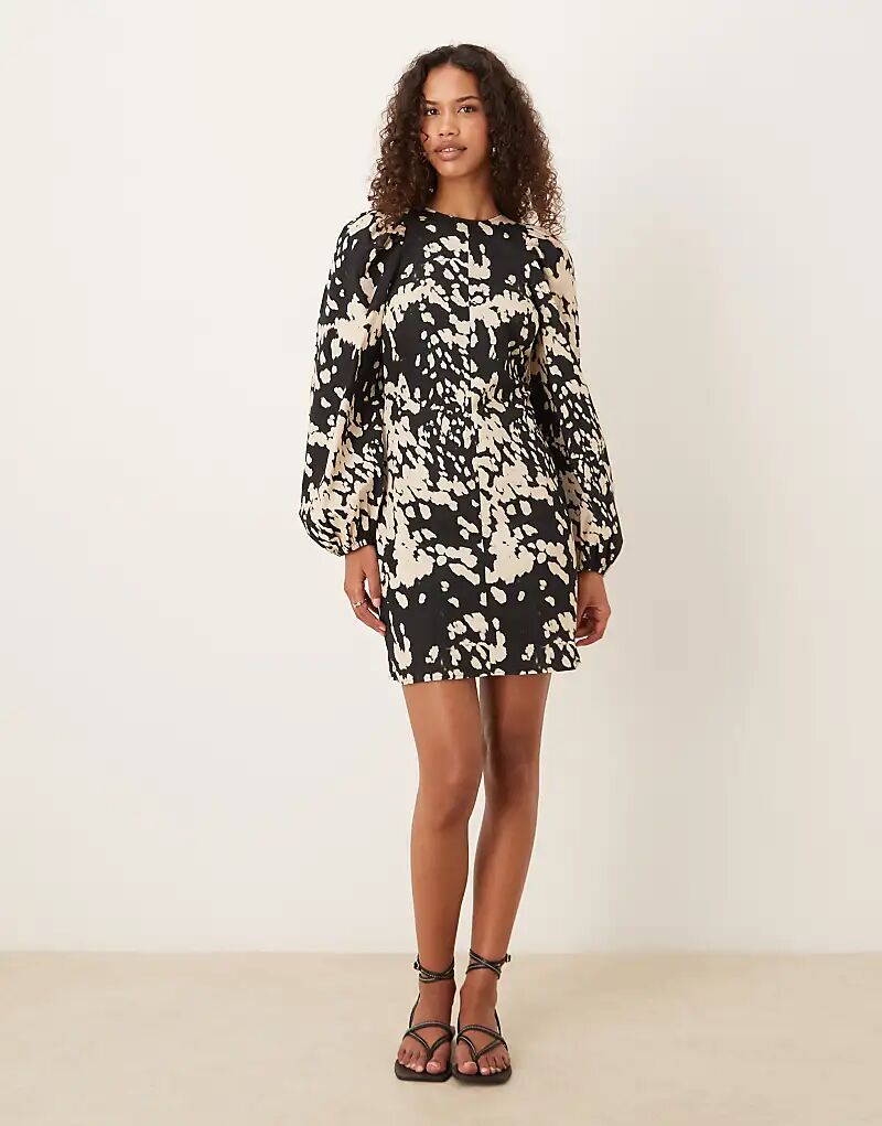

Мини-платье ASOS DESIGN с завязками на спине и анималистичным принтом, облегающее и расклешенное