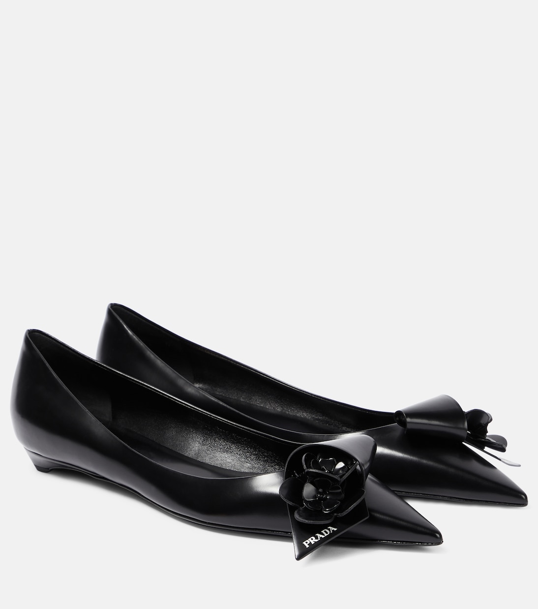Балетки из кожи с цветочными аппликациями Prada, черный