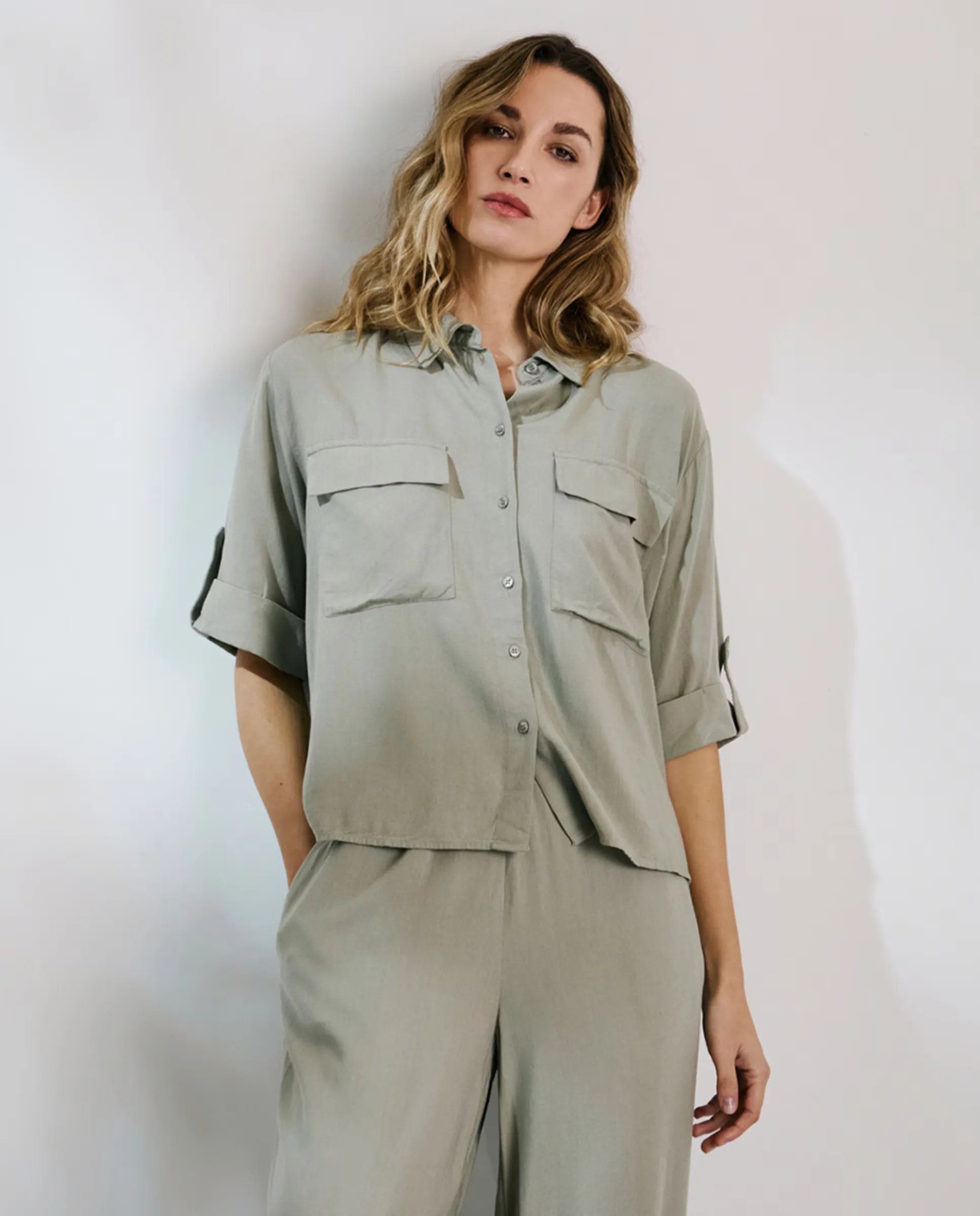 

Женская оверсайз рубашка из льна Vero Moda, зеленый