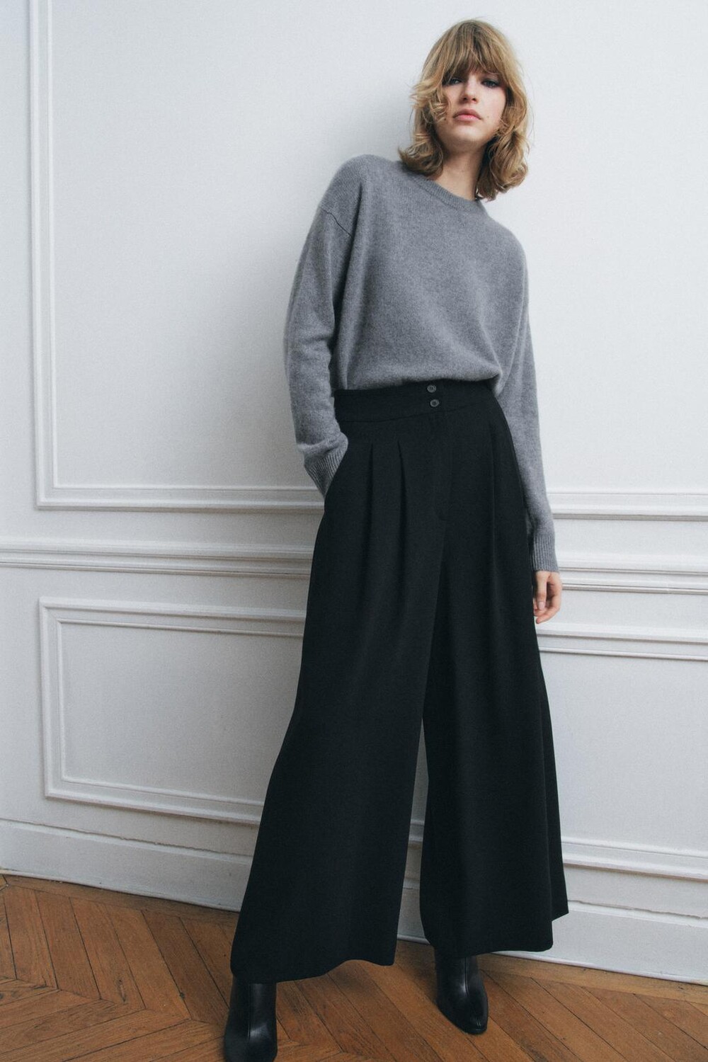 

Брюки до щилоток с вышивками ZARA, черный