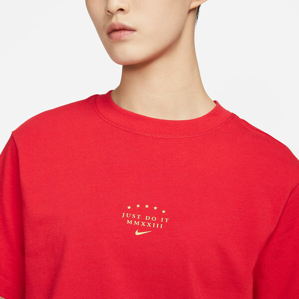 Футболка (WMNS) Nike Sportswear Short-Sleeve T-Shirt 'University Red', красный — фото 3