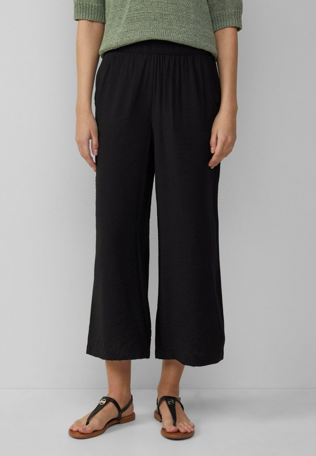 

Брюки FLIESSENDE CULOTTE IM RELAXED FIT MIT FRENCH s.Oliver, черный
