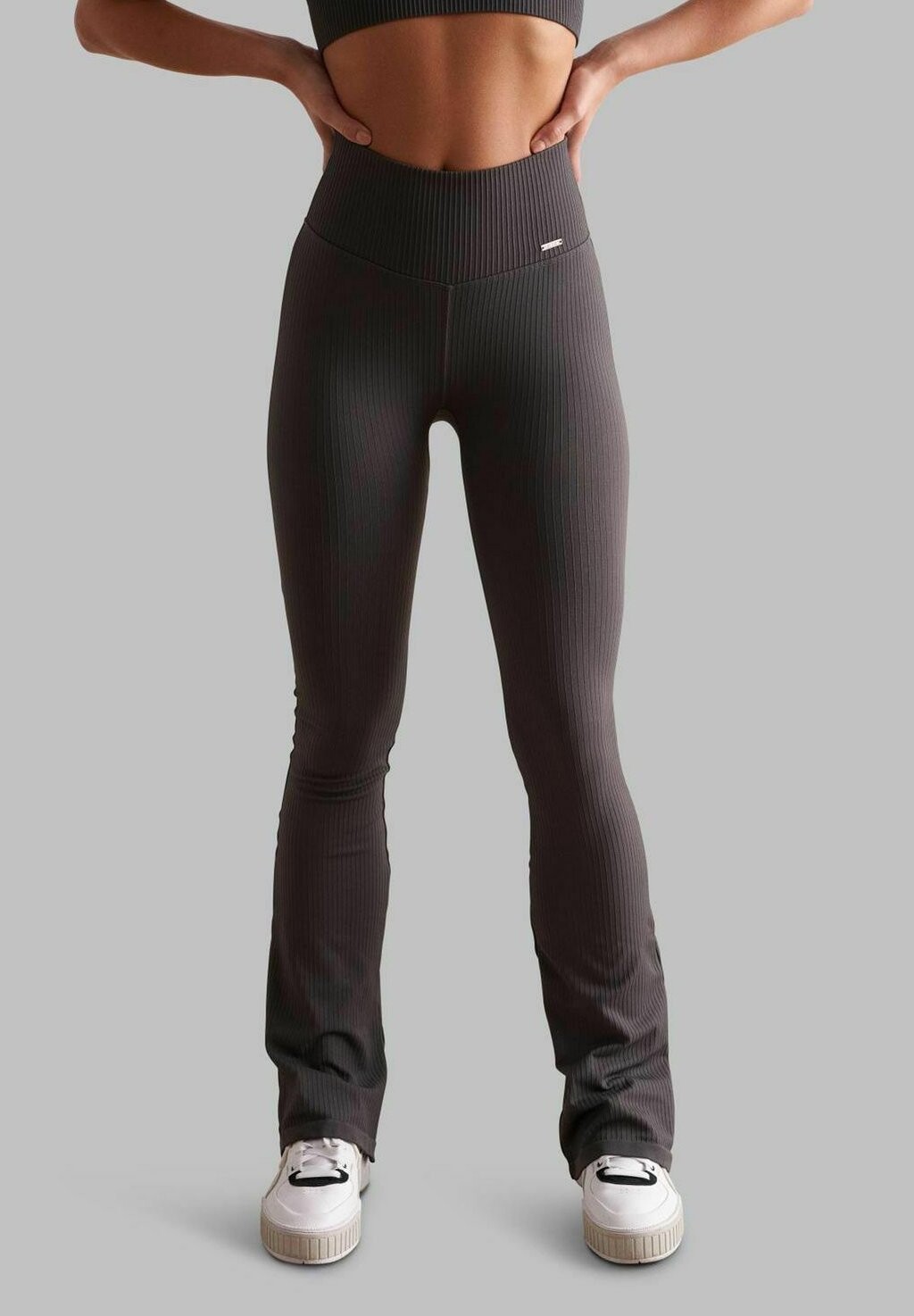 

Леггинсы RIBBED SEAMLESS FLARE aim’n, цвет Shadow grey
