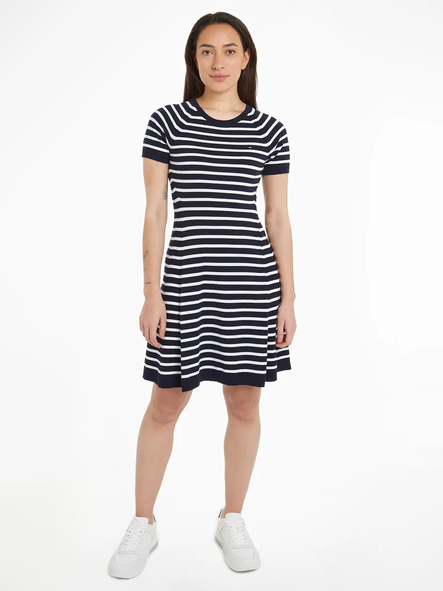 

Платье из джерси Tommy Hilfiger "CO JERSEY STITCH F&F DRESS" с вышивкой логотипа на груди, цвет Desert Sky/ Ecru Stp