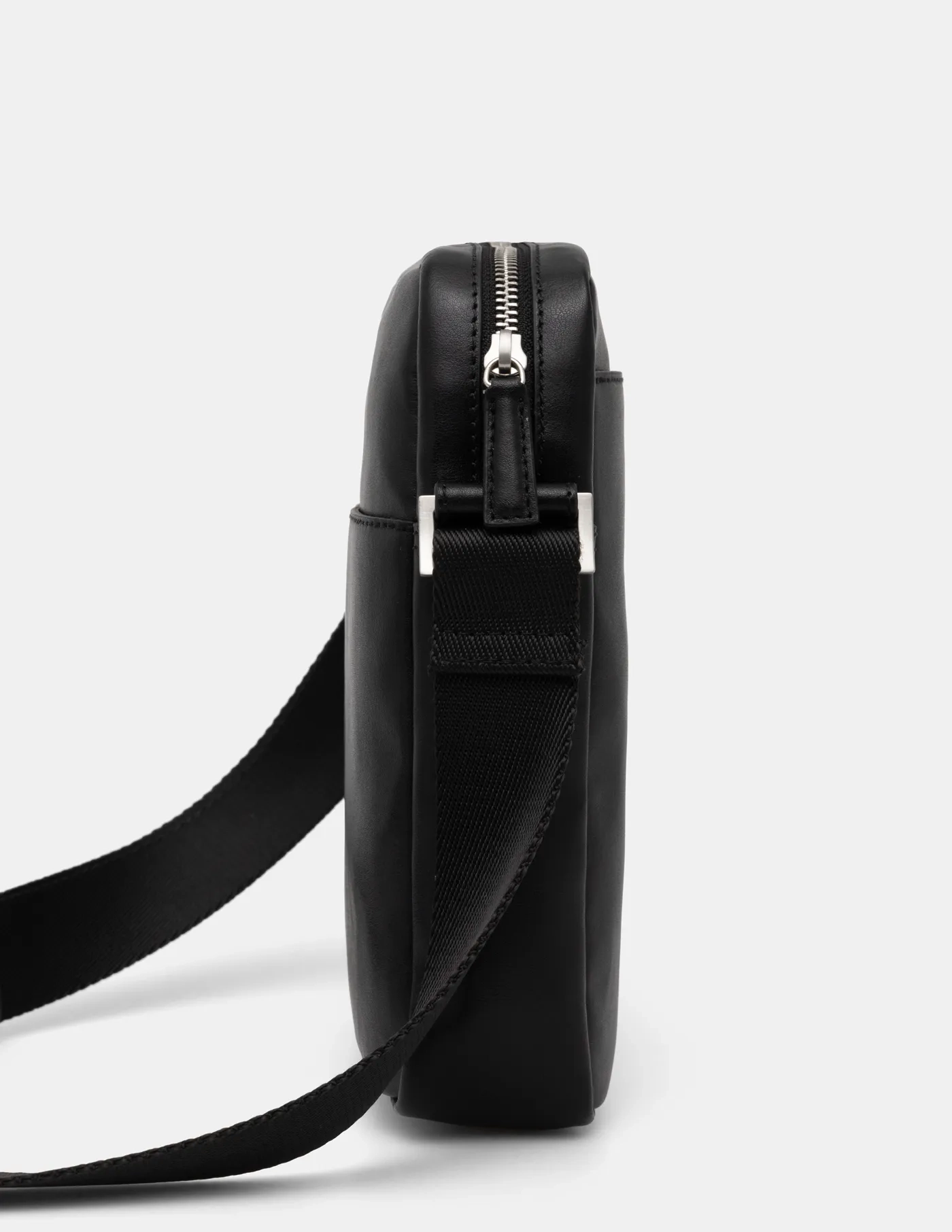 

Кожаная сумка FIRENZE Guess, черный