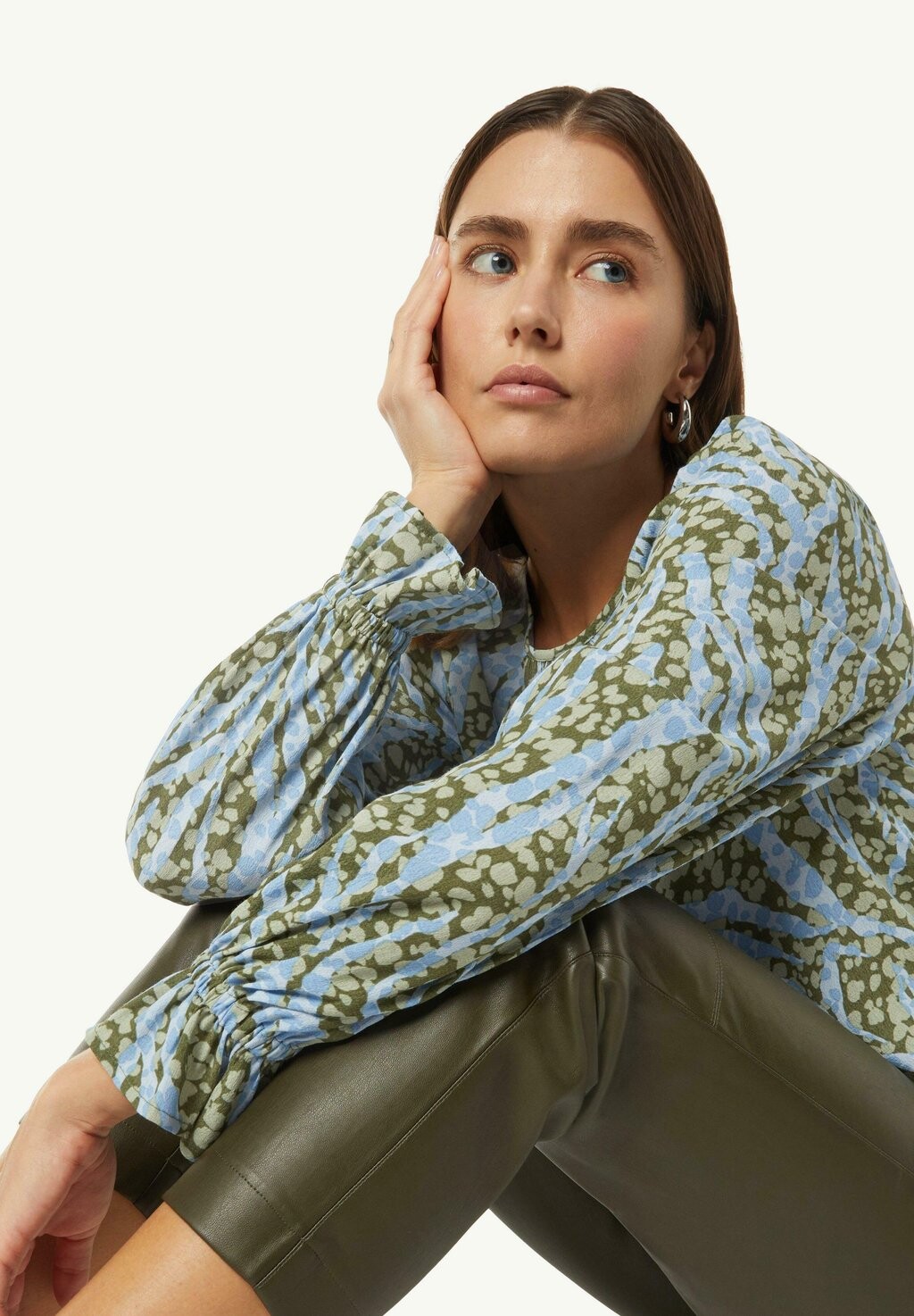 

Блуза GEMUSTERTE MIT RAFFUNG comma casual identity, хаки