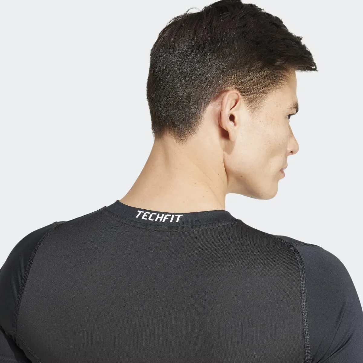 TECHFIT Compression Training мужская футболка Adidas, чёрный — фото 3