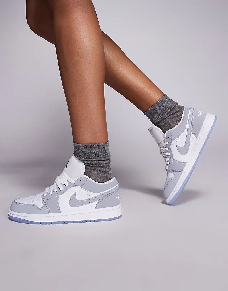 Кроссовки Nike Air Jordan 1 Low белого и серого цветов