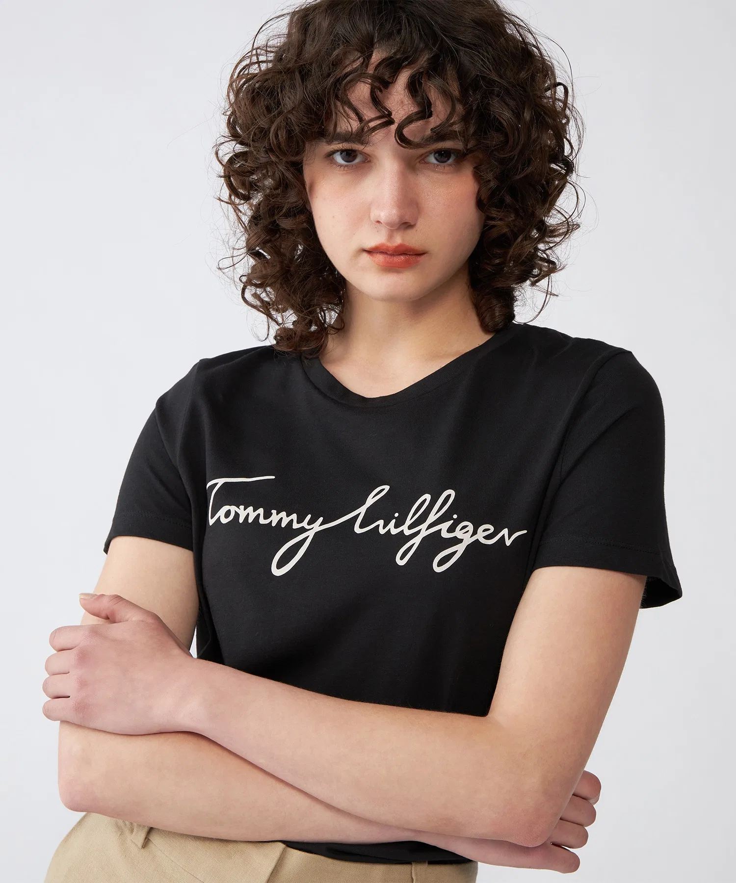 Женская футболка с логотипом TOMMY HILFIGER белая — фото 4