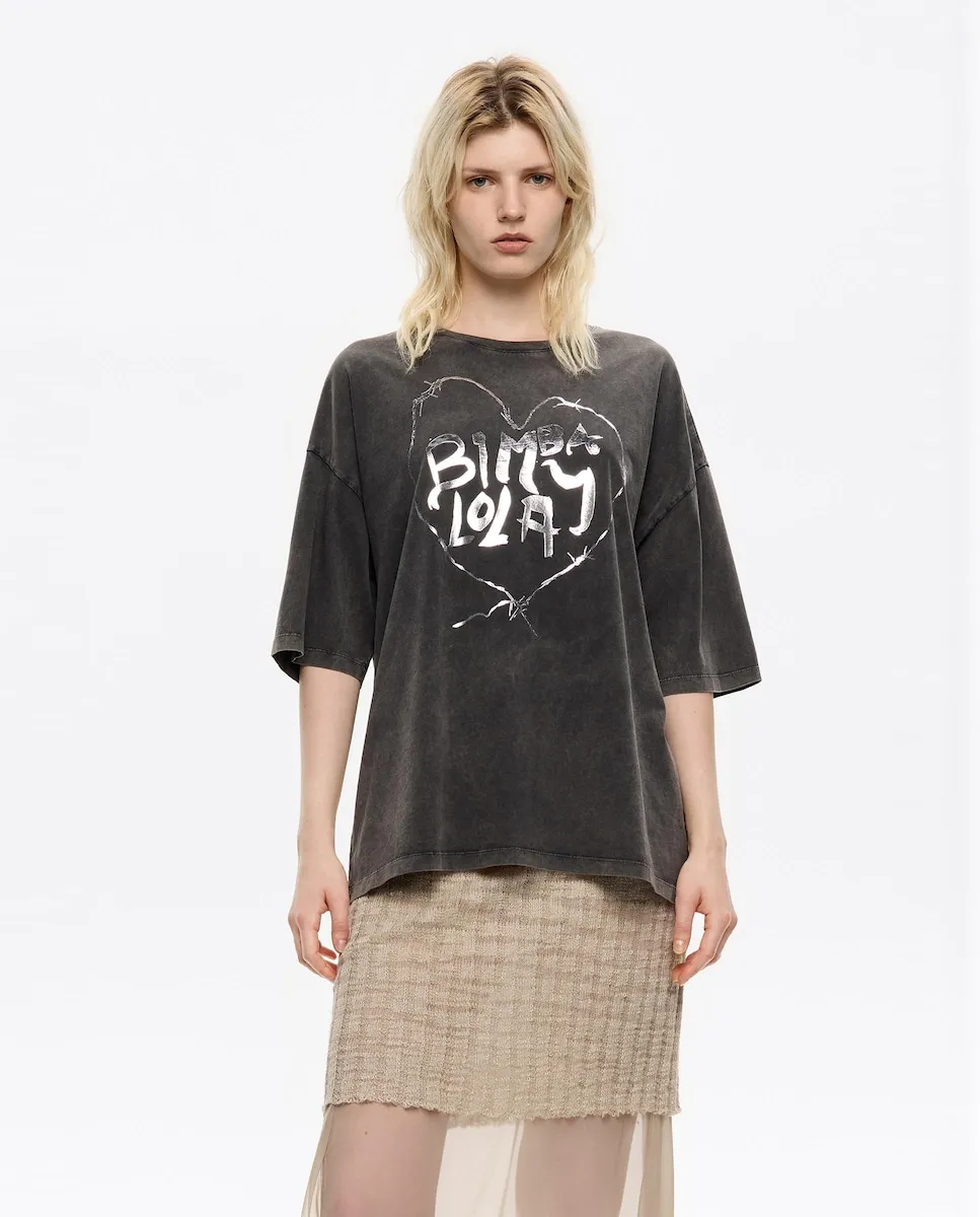 

Женская футболка с логотипом в виде сердца черного цвета с эффектом стирки Bimba y Lola