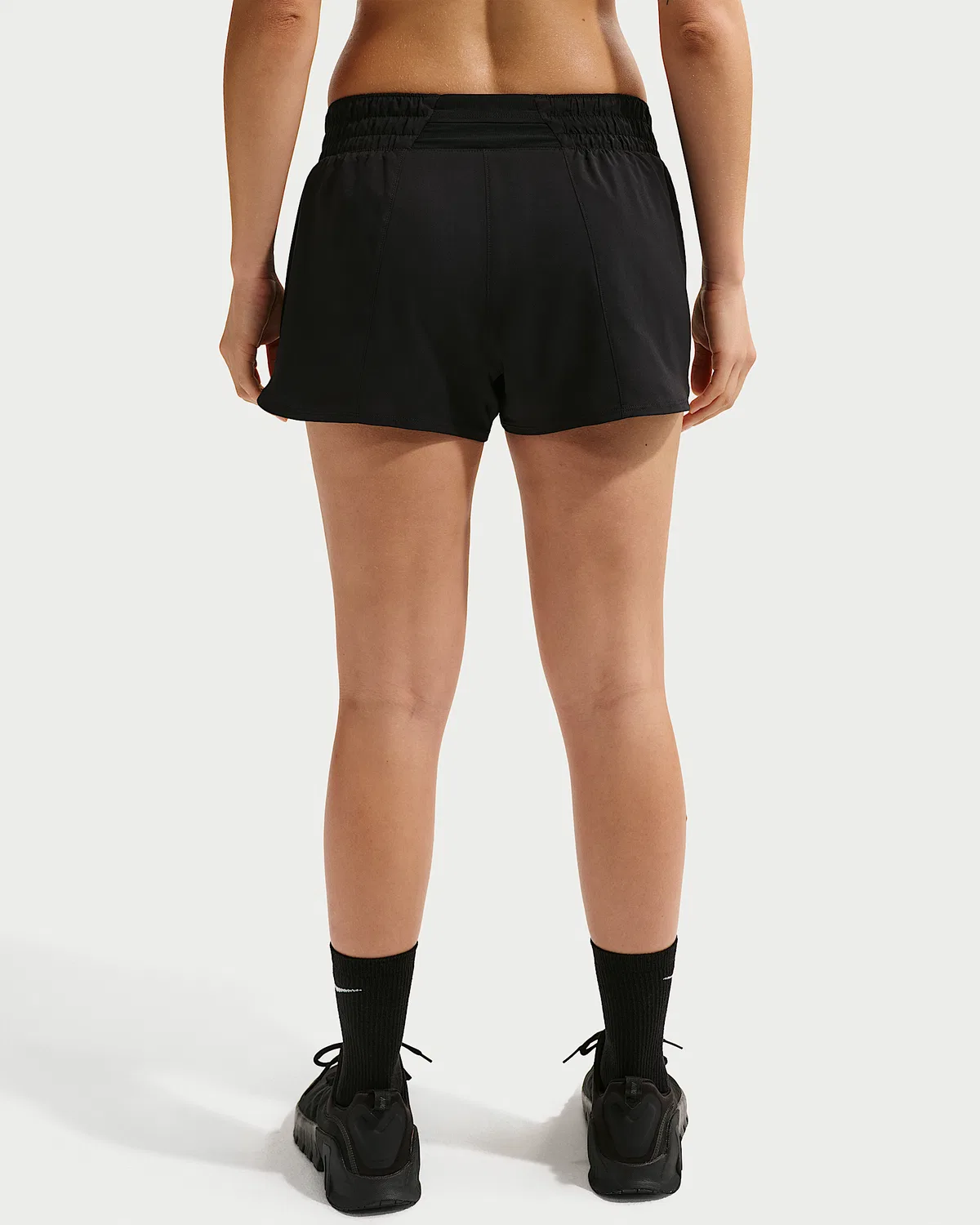 Женские шорты Nike One Dri-FIT со средней посадкой, длиной 3" и вкладышем, Black/White — фото 3