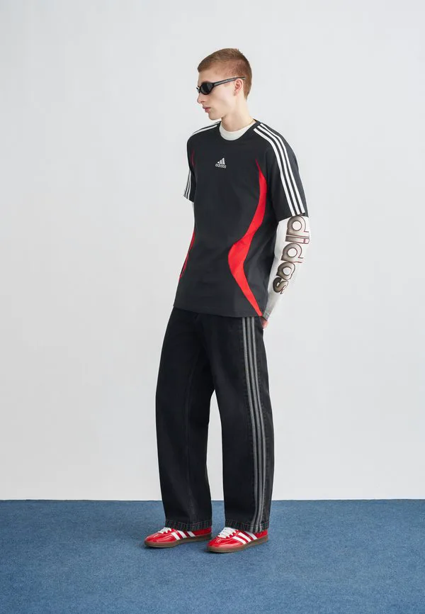 Футболка с принтом teamgeist Adidas Originals, Black/Better Scarlet — фото 2