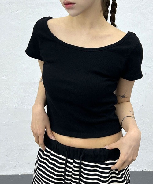 

4INT. Футболка базовая облегающая с U-образным вырезом и ребристым кроем, 4INT, черная