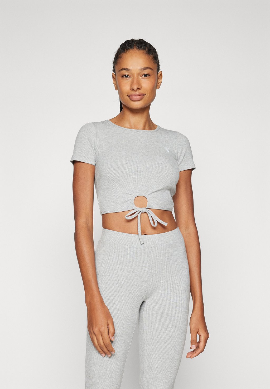 

Футболка с принтом CROCUS ACTIVE TOP Guess, светло-серый