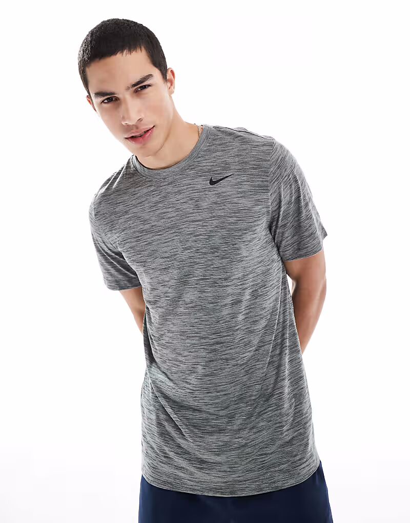 

Футболка Nike Training Dri-FIT серого цвета