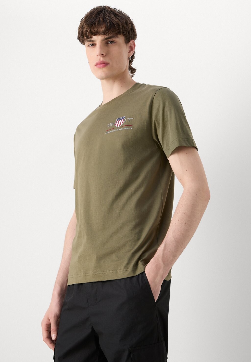 

Базовая футболка Archive Shield GANT, оливковая