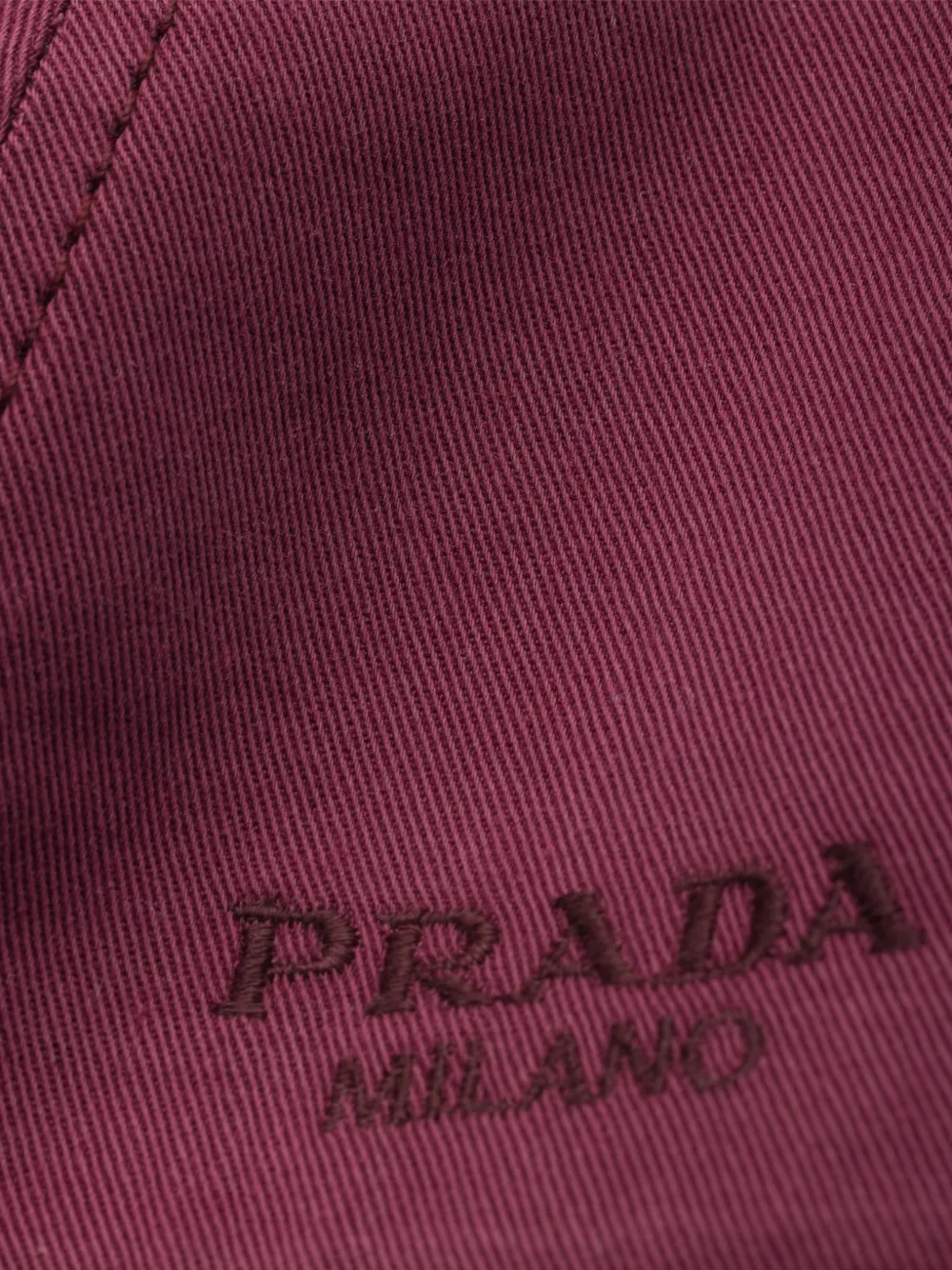 Бейсболка с вышитым логотипом Prada, красный — фото 3