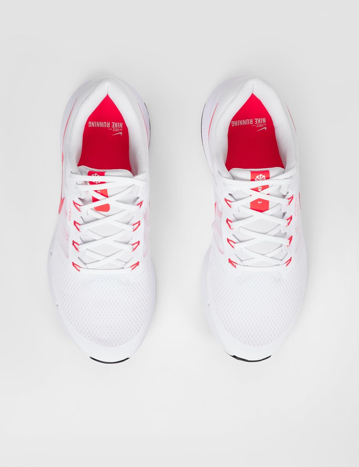 Мужские кроссовки для бега по шоссе Nike Run Swift 3, белый/черный/алый — фото 4