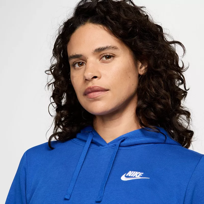Женский флисовый пуловер с капюшоном Nike Sportswear Club, цвет Game Royal — фото 4
