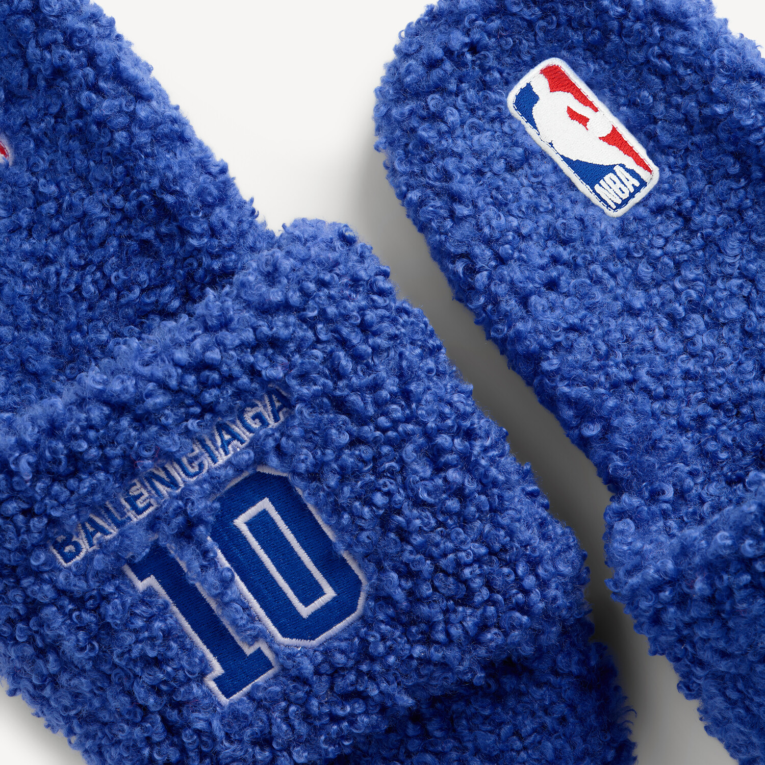 Мужские меховые открытые мюли Balenciaga | Коллаборация с NBA, синие/белые, голубой — фото 3