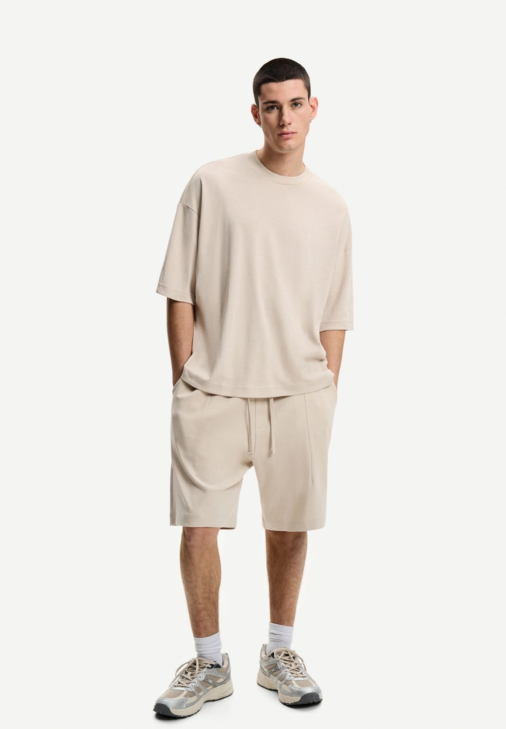 

Шорты Tracksuit bottoms Bershka, цвет Stone