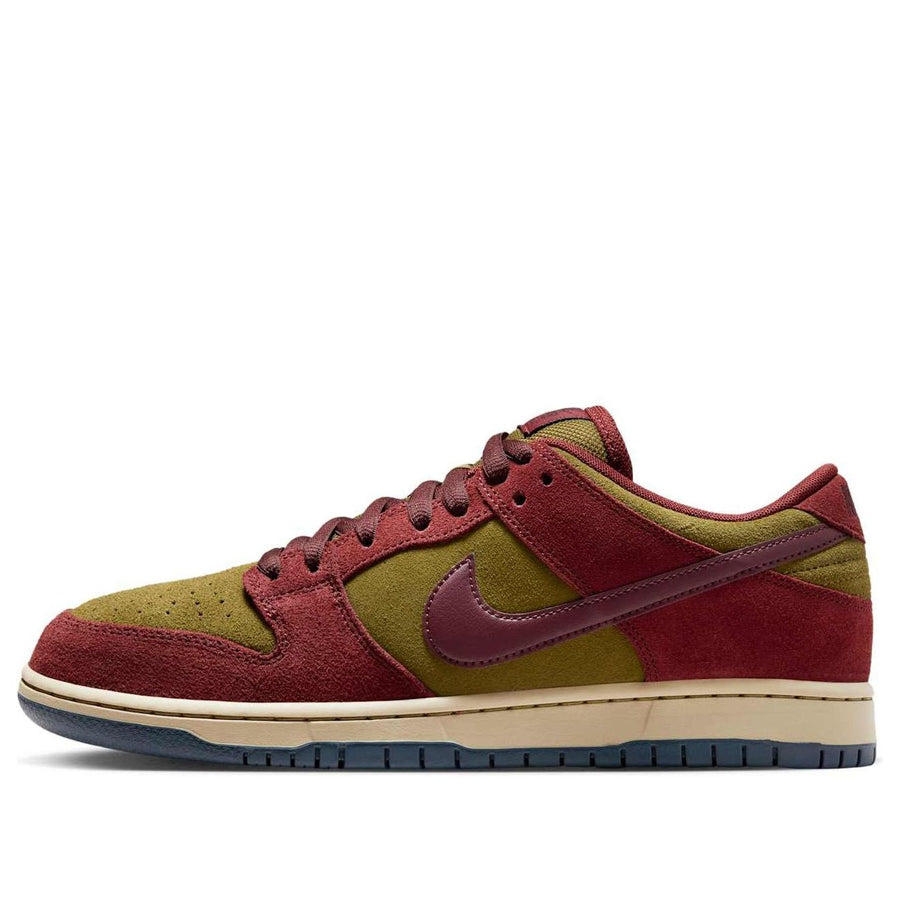 

Кроссовки Nike SB Dunk Low 'Dark Team Red Olive Flak', красный