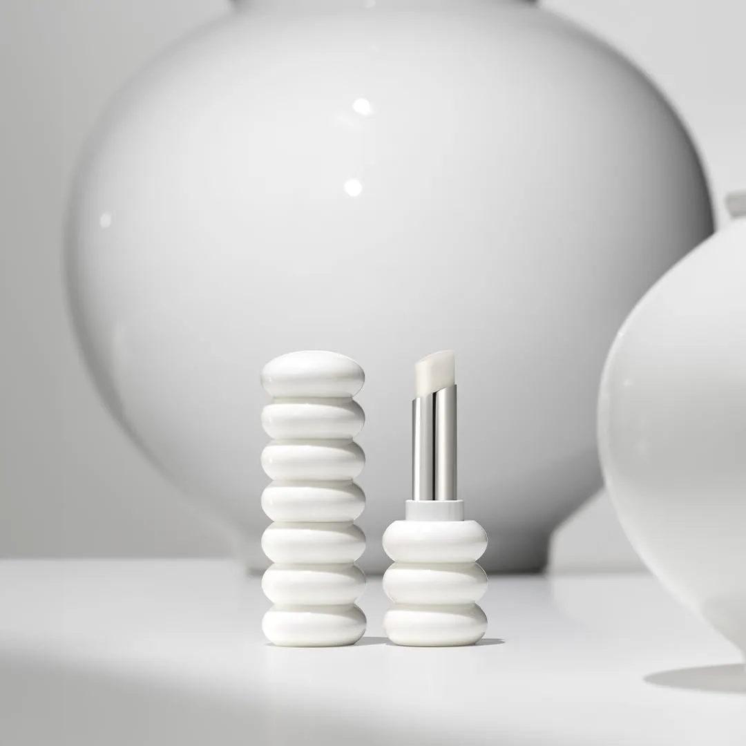 Sulwhasoo Glowing Lip Balm - корейский антивозрастной бальзам для губ, питает, увлажняет, естественно увеличивает объем и разглаживает морщинки, смягчает сухие губы - 0.1 oz — фото 2