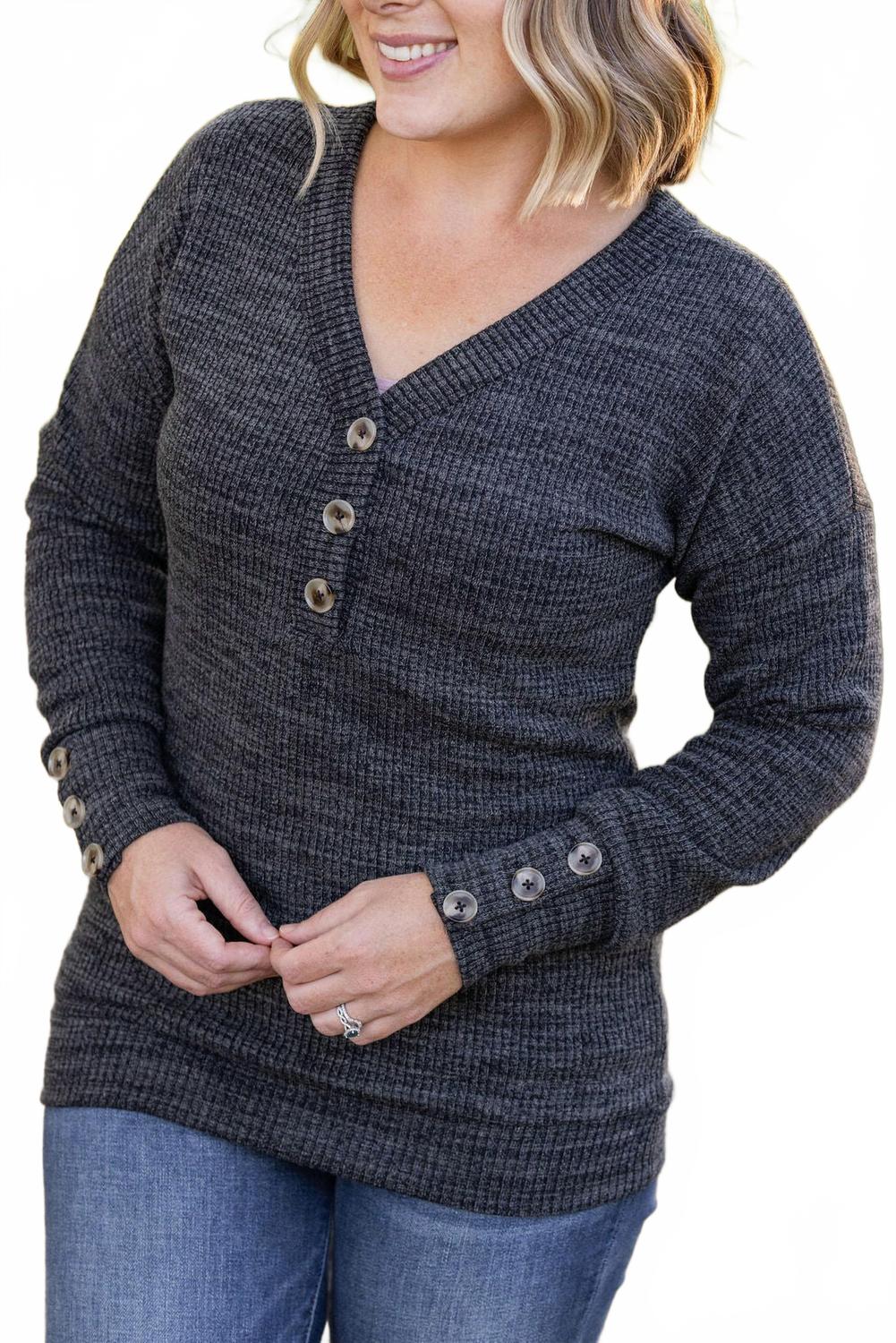 

Свитер Brittney Button цвета древесного угля Michelle Mae, Charcoal