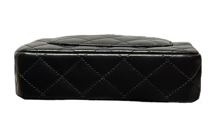 CHANEL Кожаный клатч с металлической застёжкой Унисекс рюкзак через плечо Кроссбоди Маленькая чёрная сумка — фото 3