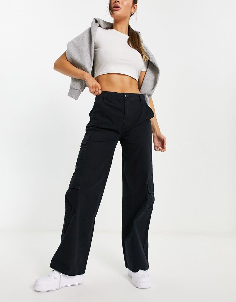 

Черные брюки-карго оверсайз с несколькими карманами ASOS DESIGN