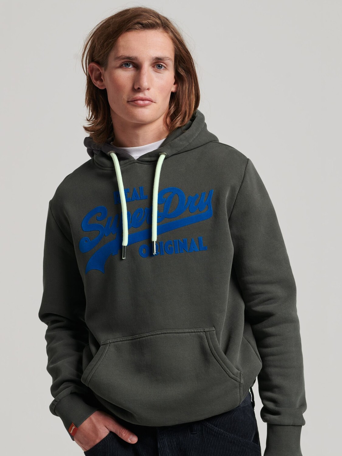 

Неоновая толстовка с винтажным логотипом Superdry, карбоновый серый