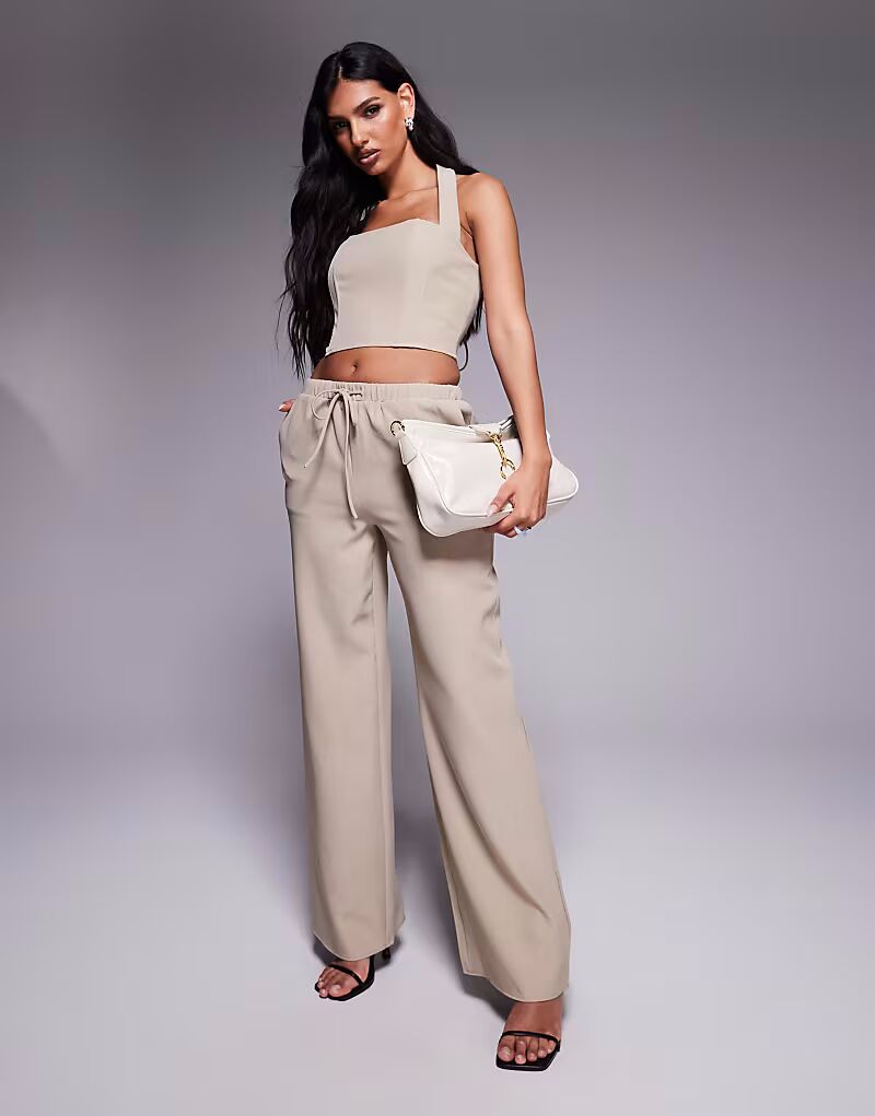 

Эксклюзивный топ со шнуровкой сзади и вырезом халтер в цвете «камень» Kaiia