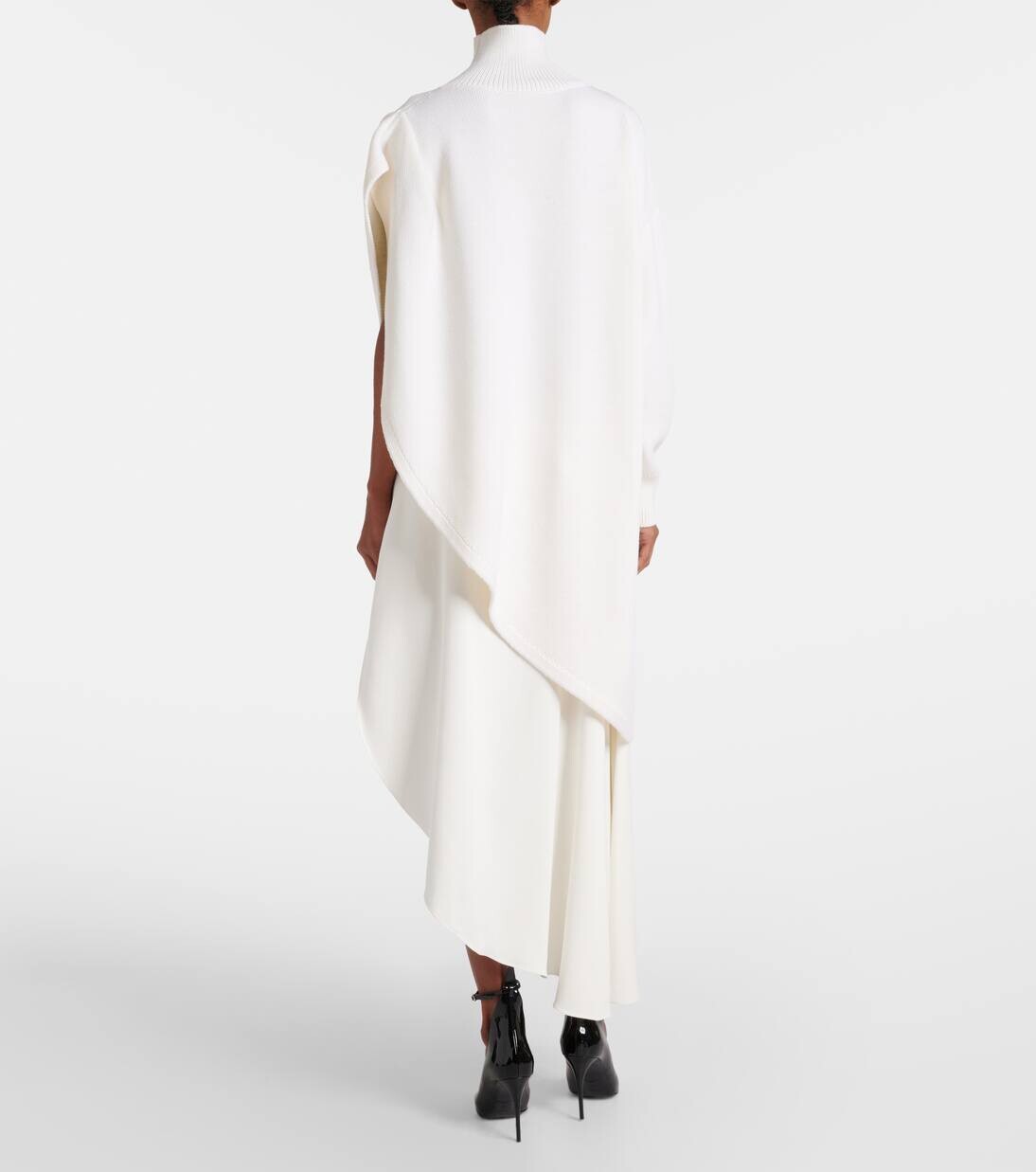 Асимметричный шерстяной свитер с пелериной Alaïa, цвет blanc naturel — фото 3