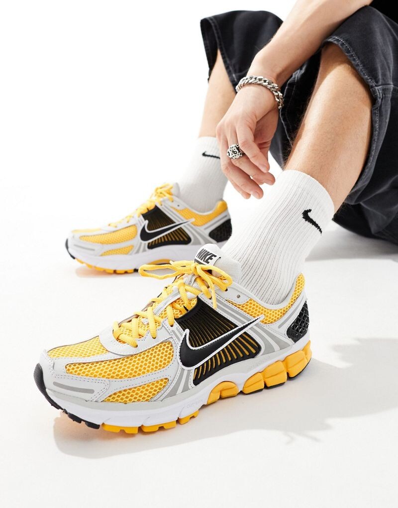 

Кроссовки Nike Zoom Vomero 5 желтого, серого и черного цвета, Черный, Кроссовки Nike Zoom Vomero 5 желтого, серого и черного цвета