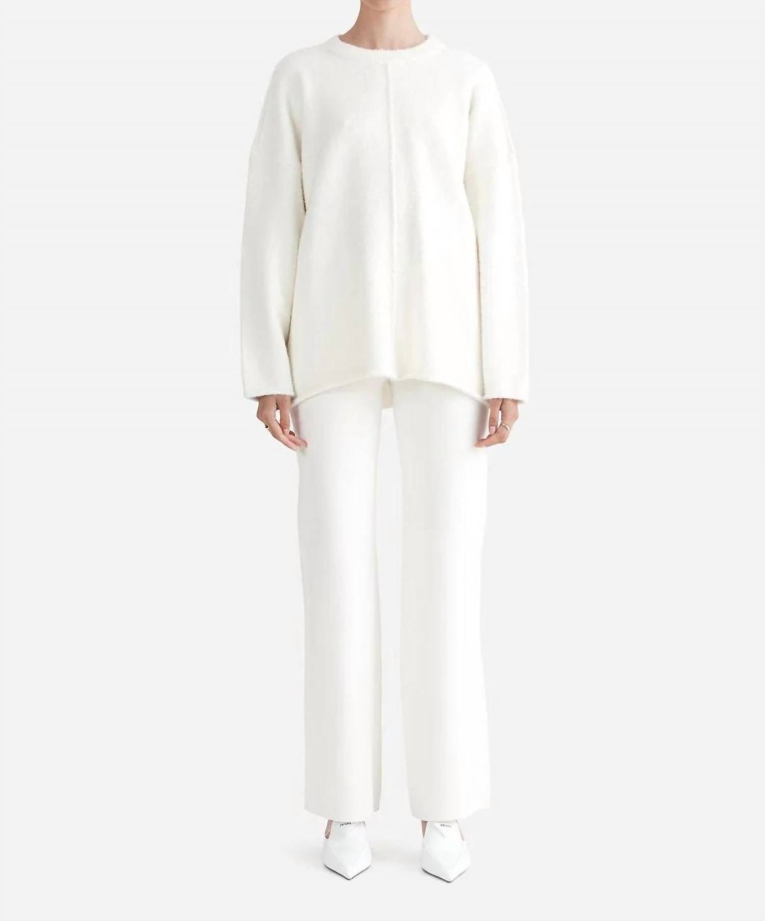 

Топ Amira Boucle Knit в винтажном белом цвете ENA PELLY