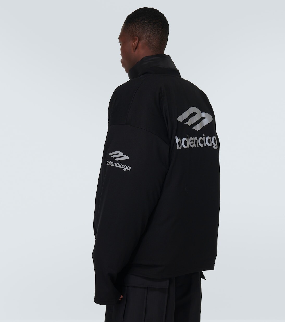 Лонгслив Balenciaga 3B Sports Icon с V-образным вырезом оверсайз, черный — фото 4