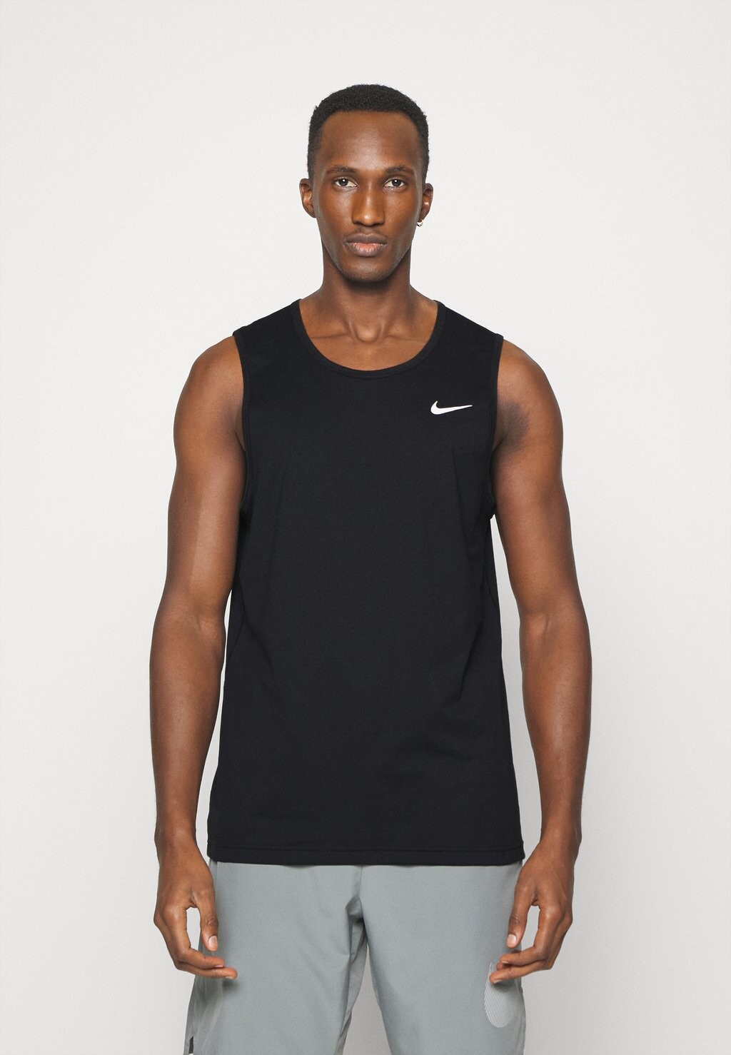

Майка Nike HYVERSE TANK, цвет Black/White