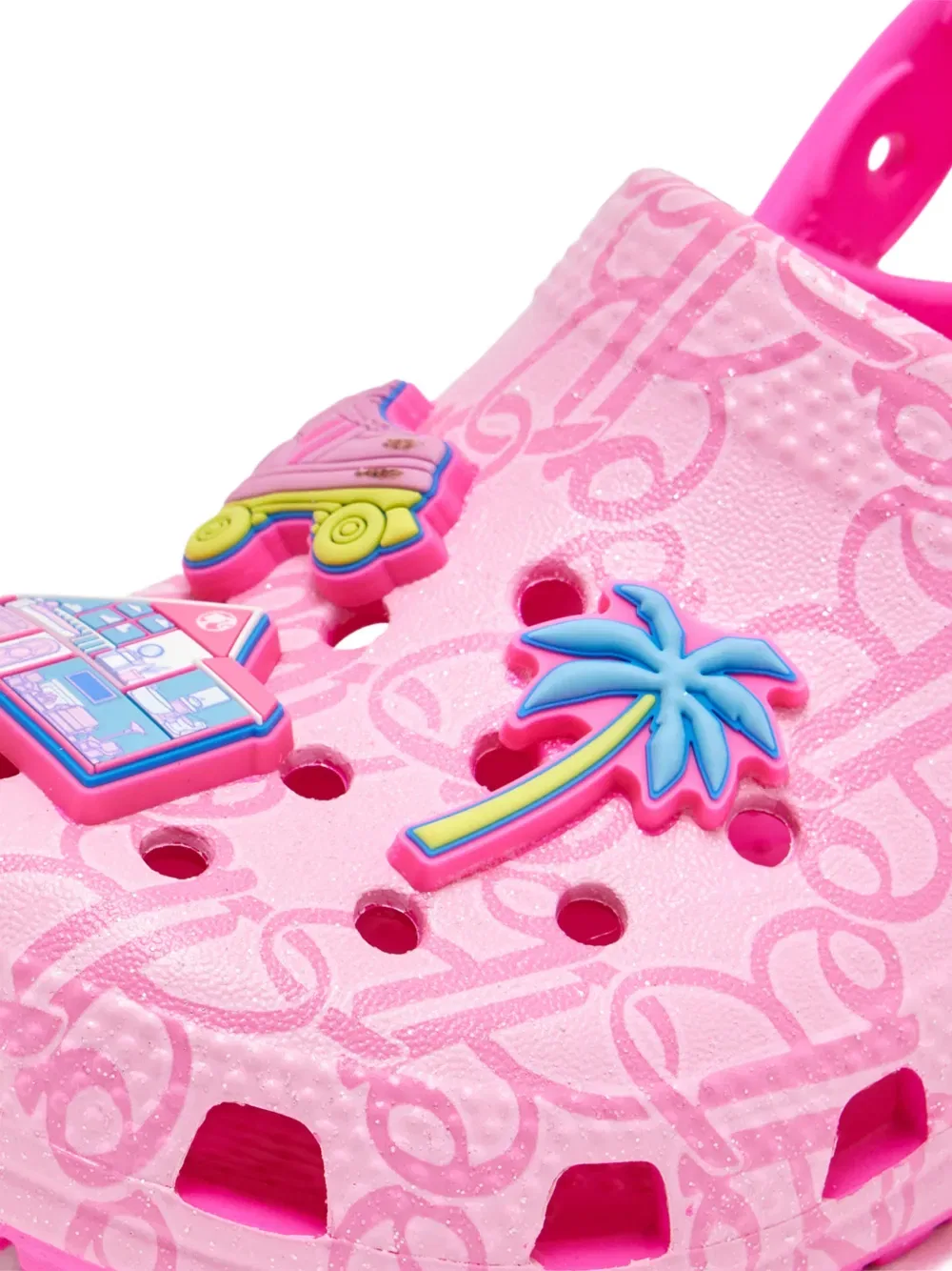 Классические сабо с монограммой в стиле Барби Crocs Kids, розовый — фото 4
