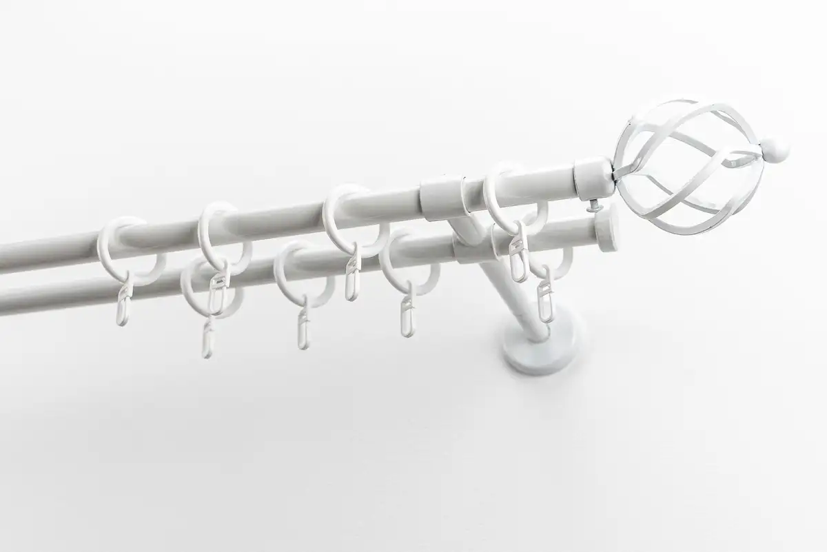 

Карниз GARESA "РУСТИКА", 2 направляющие, желаемая длина, комплект штор в стиле рустик, выдвижной, с кольцами, торцевая корзина для пуговиц 140 см, Ø16мм, белый