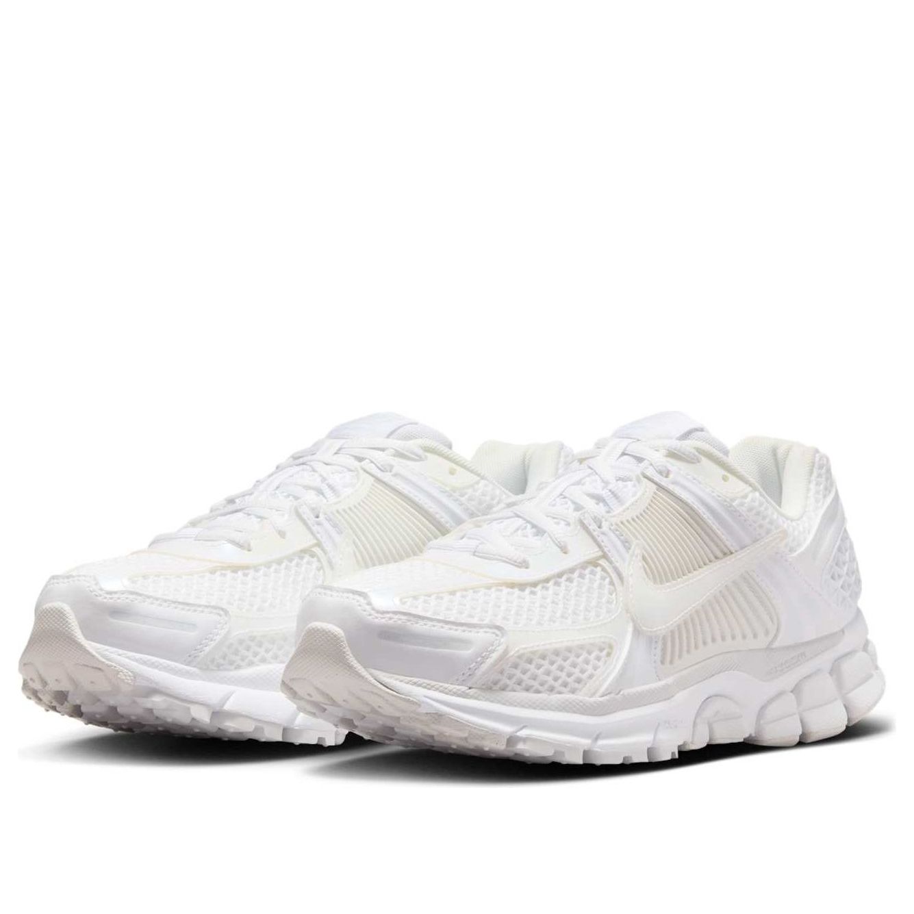 Кроссовки (WMNS) Nike Air Zoom Vomero 5 'Triple White' — фото 4