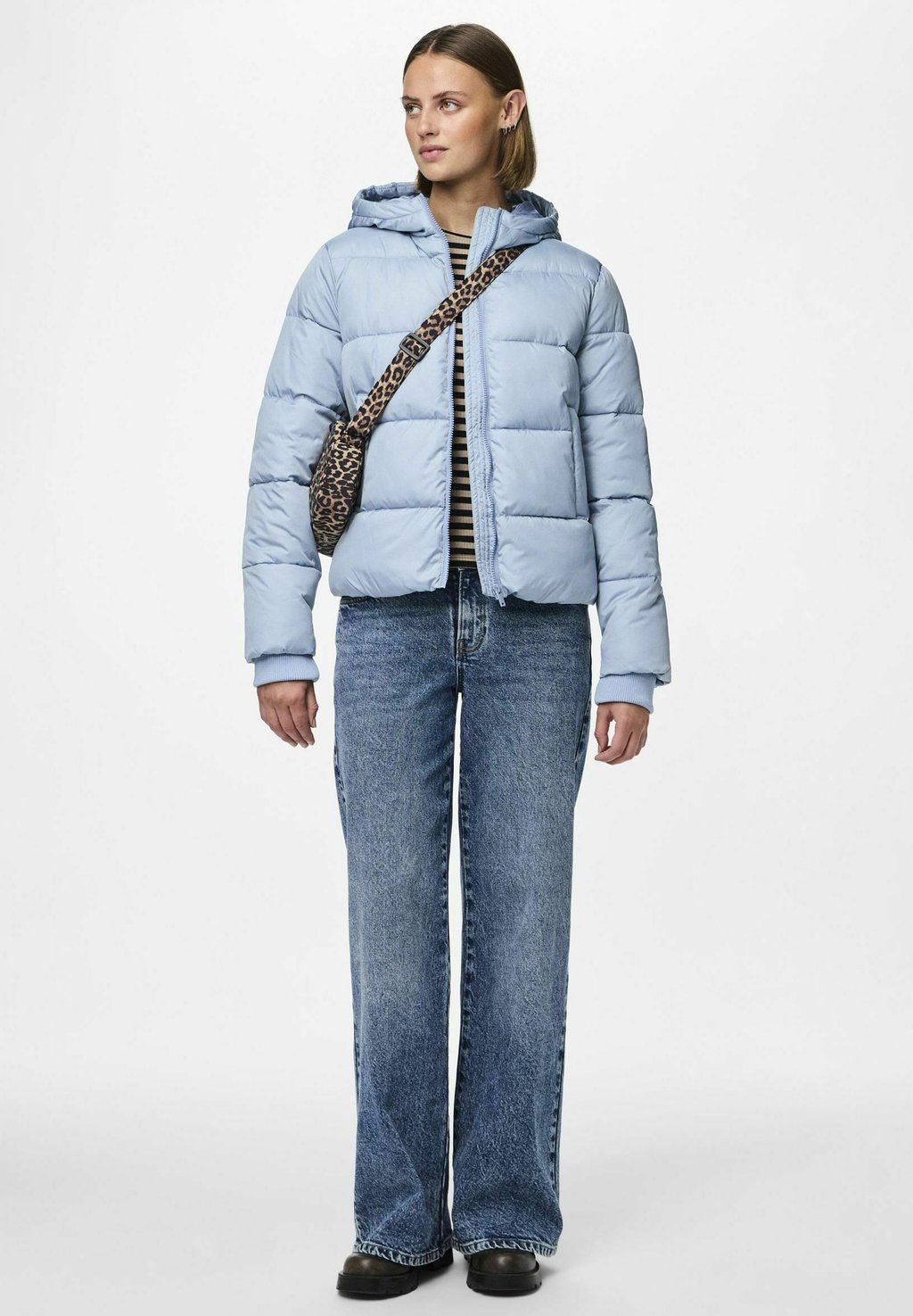 

Зимняя куртка PCBEE NEW SHORTPUFFER JACKET Pieces, цвет Mottled Light Blue