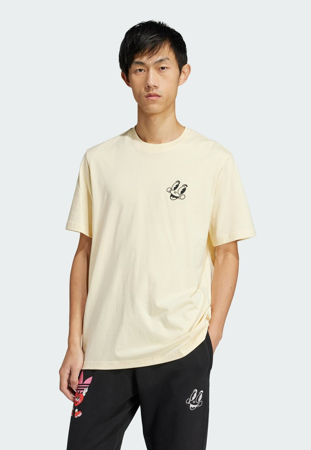 

Футболка с принтом MBN adidas Originals, слоновая кость