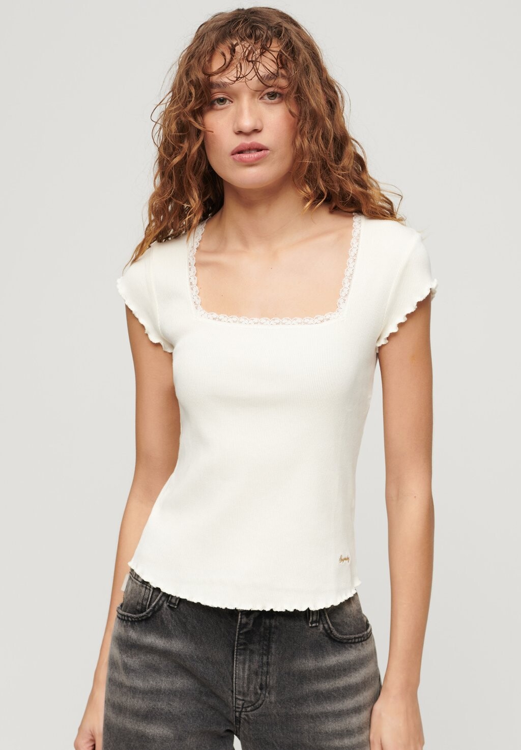 

Футболка с принтом ESSENTIAL SQUARE NECK Superdry, цвет off white