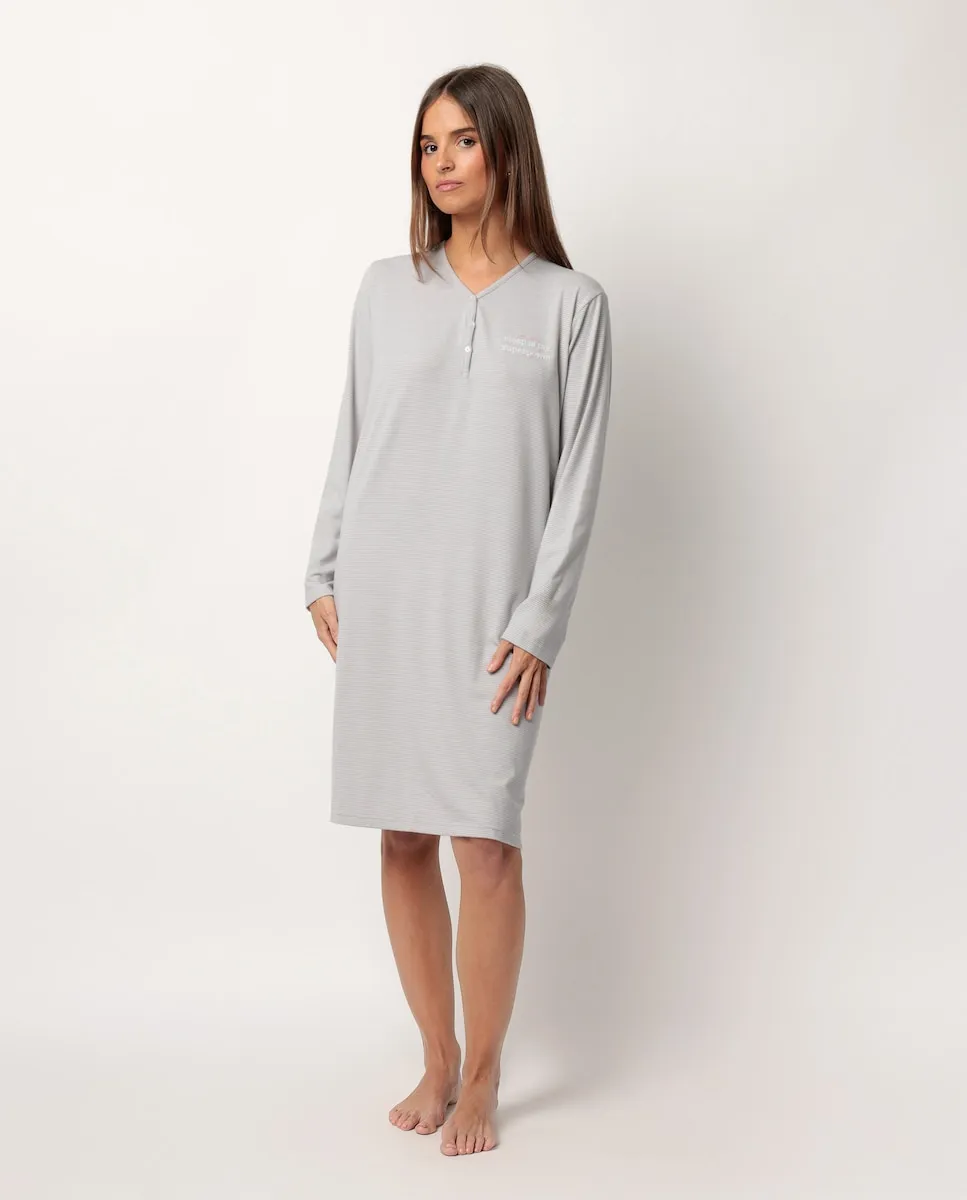 

Длинная женская ночная рубашка из вязкой вискозы серого цвета Admas